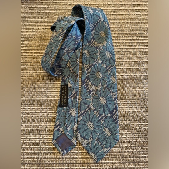 Giorgio Armani Other - GIORGIO ARMANI Tie in EUC